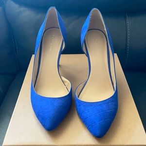 BCBG 8 1/2 Royal Blue Suede Like Fabric Worn once